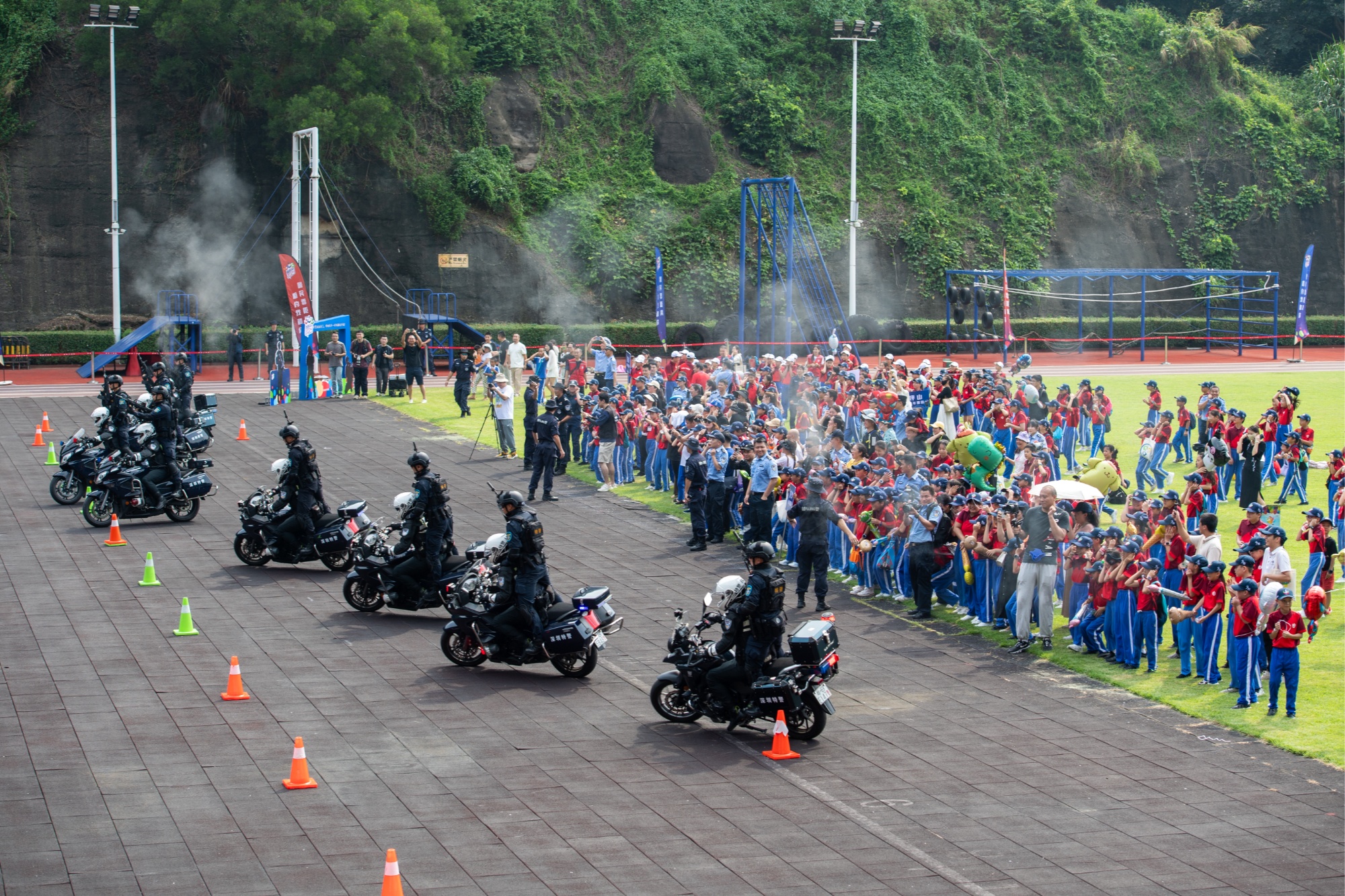 深圳公安专属原创IP形象“深小警”在警营开放日活动中首次亮相(图2)