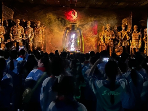 长征馆沉浸式表演拓红色教育糅合科技艺术重现壮烈场景(图2)