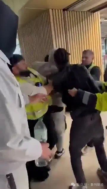 Labubu英国停售！泡泡玛特饥饿营销埋隐患明星热捧下或重演Bearbrick式泡沫