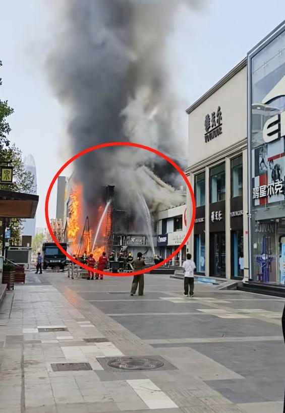 济南一商铺着火后续：现场煤气味严重整栋楼成空壳疑原因曝光(图8)