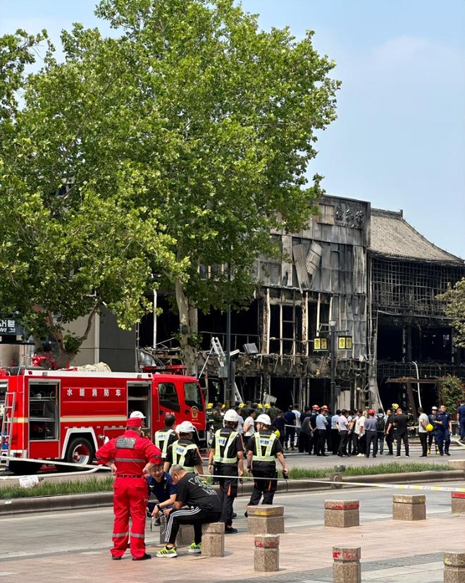 济南一商铺着火后续：现场煤气味严重整栋楼成空壳疑原因曝光(图9)