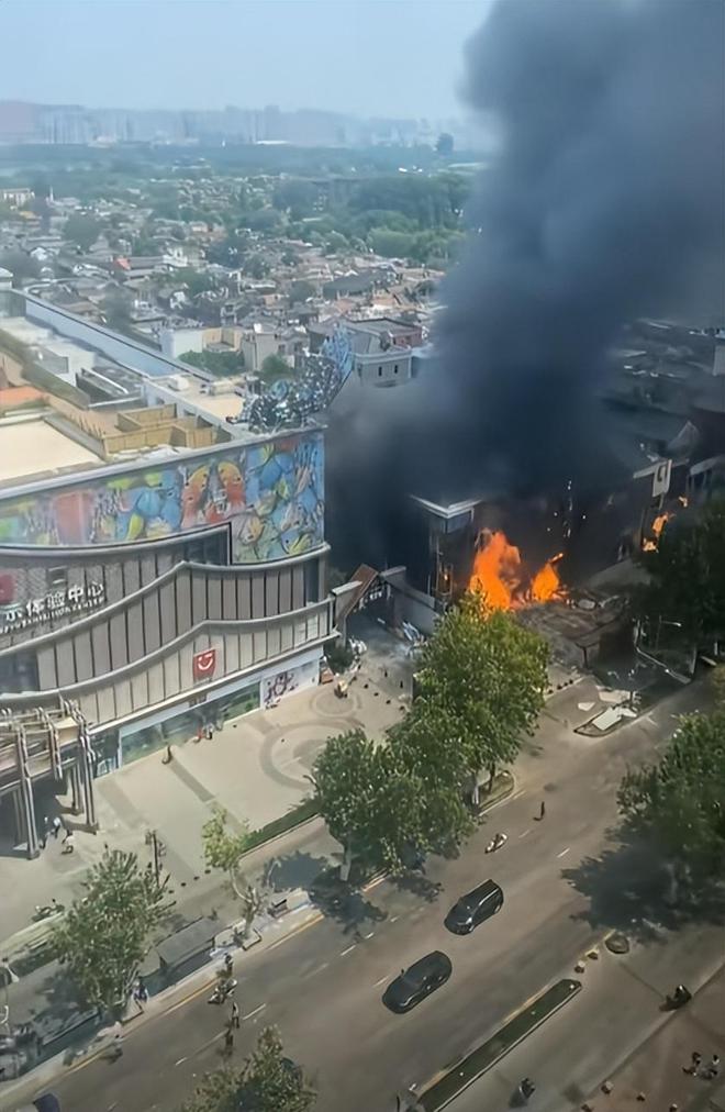 济南一商铺着火后续：现场煤气味严重整栋楼成空壳疑原因曝光(图6)