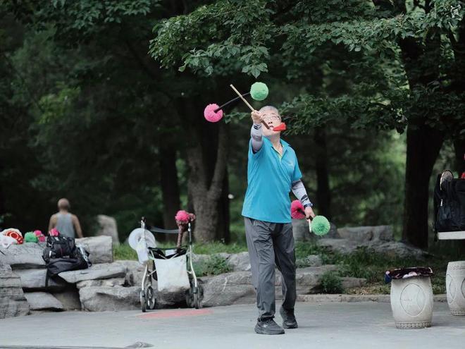 现在的退休老人或许比00后还会玩(图7)